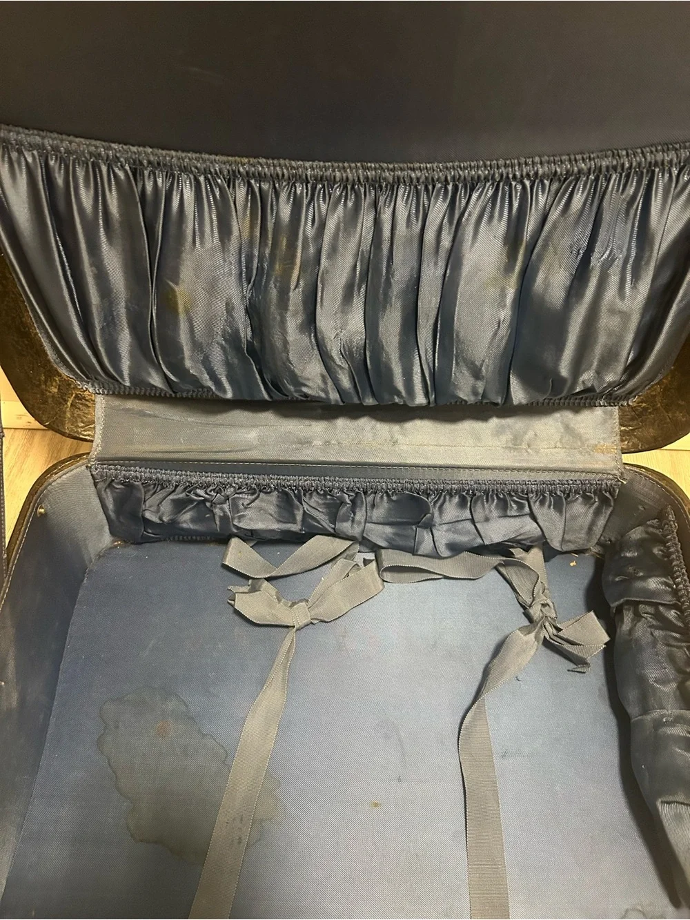 1940s Warren Vintage Black and Cream Carry Case - Train Travel Suitcase